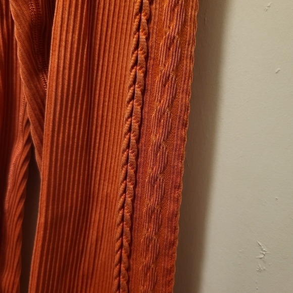 Aerie Small seamless peach cable designed legging - Picture 13 of 16